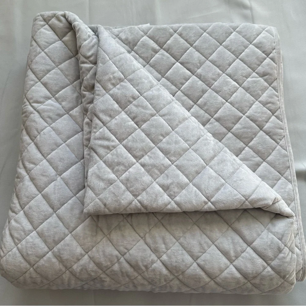Threshold Full/Queen Luxe Diamond Stitch Velvet Quilt Light Gray NWOT